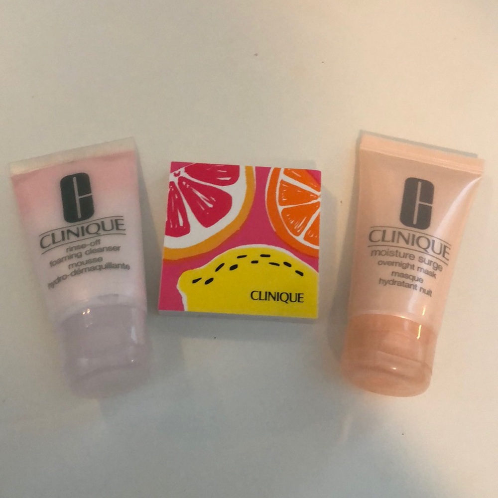 Clinique - Picture 2 of 4